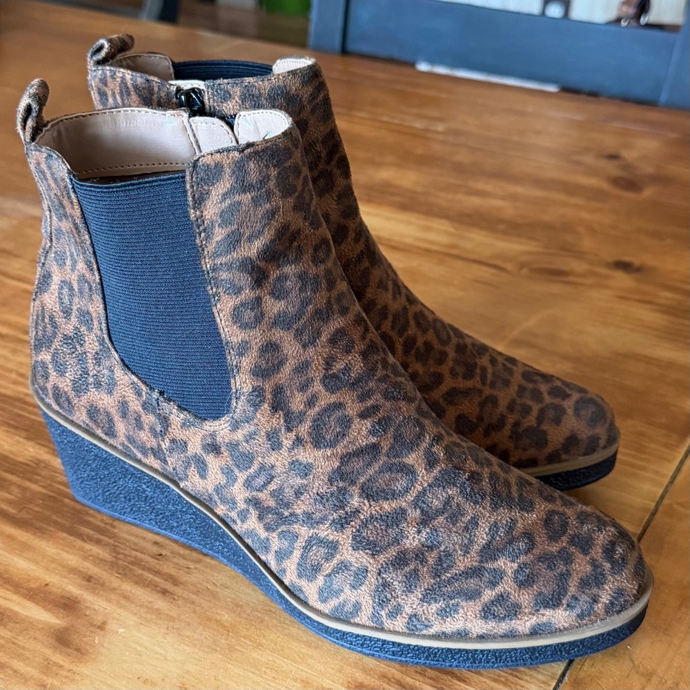 Aerosoles Womens Leopard Print Wedge Ankle Boots Brown Animal Print Zip Up 7 - Picture 3 of 10